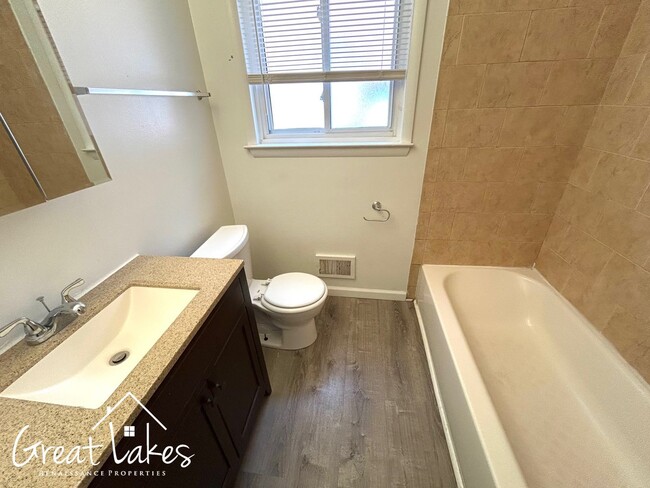 Building Photo - Stunning 3 Bedroom 1 Bathroom now available for rent