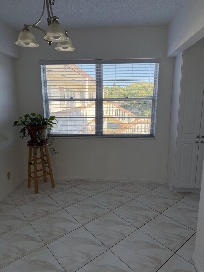 Building Photo - 332 Mansfield G