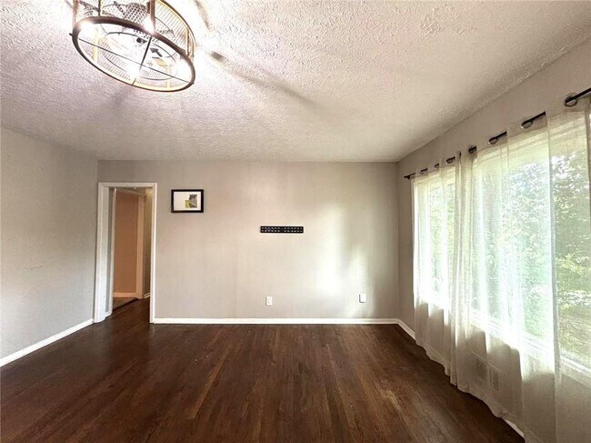 Building Photo - 4360 Glenwood Pkwy