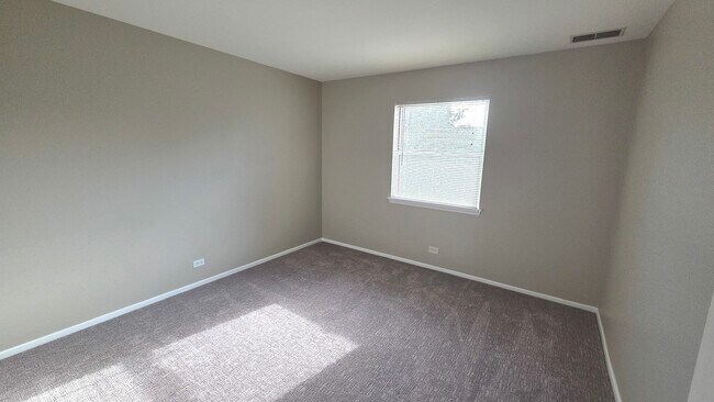 Building Photo - 67 Beechmont Ct