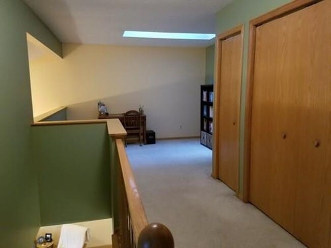 Building Photo - 2 Bed + Loft/1.5 Bath Townhouse- Great Location! Available June 1