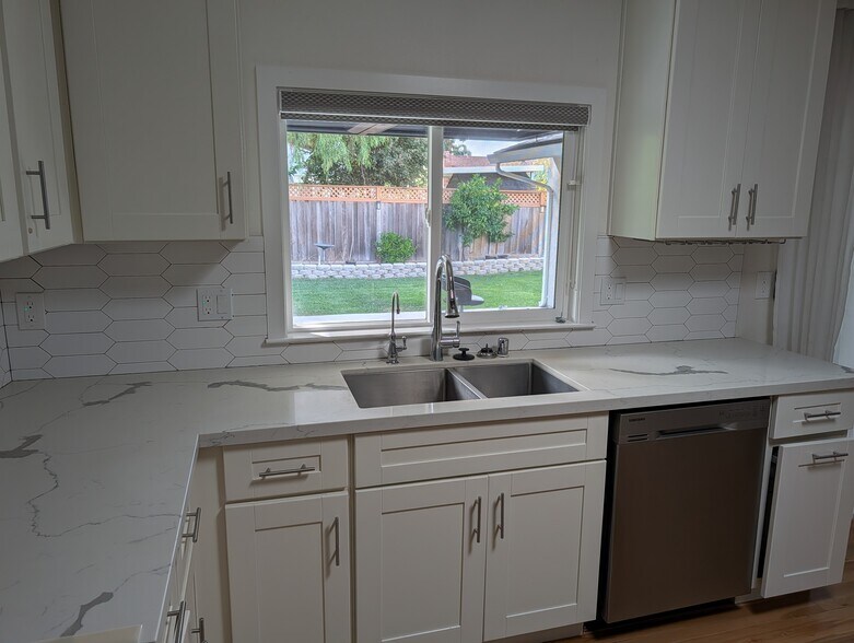 Building Photo - 487 Tuscarora Dr
