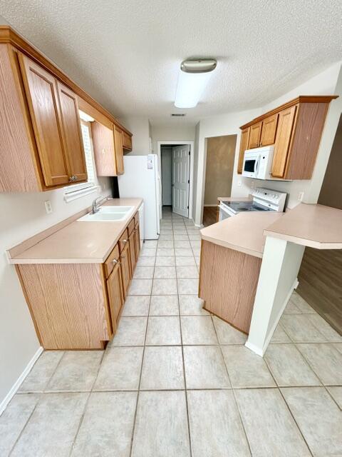 Building Photo - 2390 Marina Dr