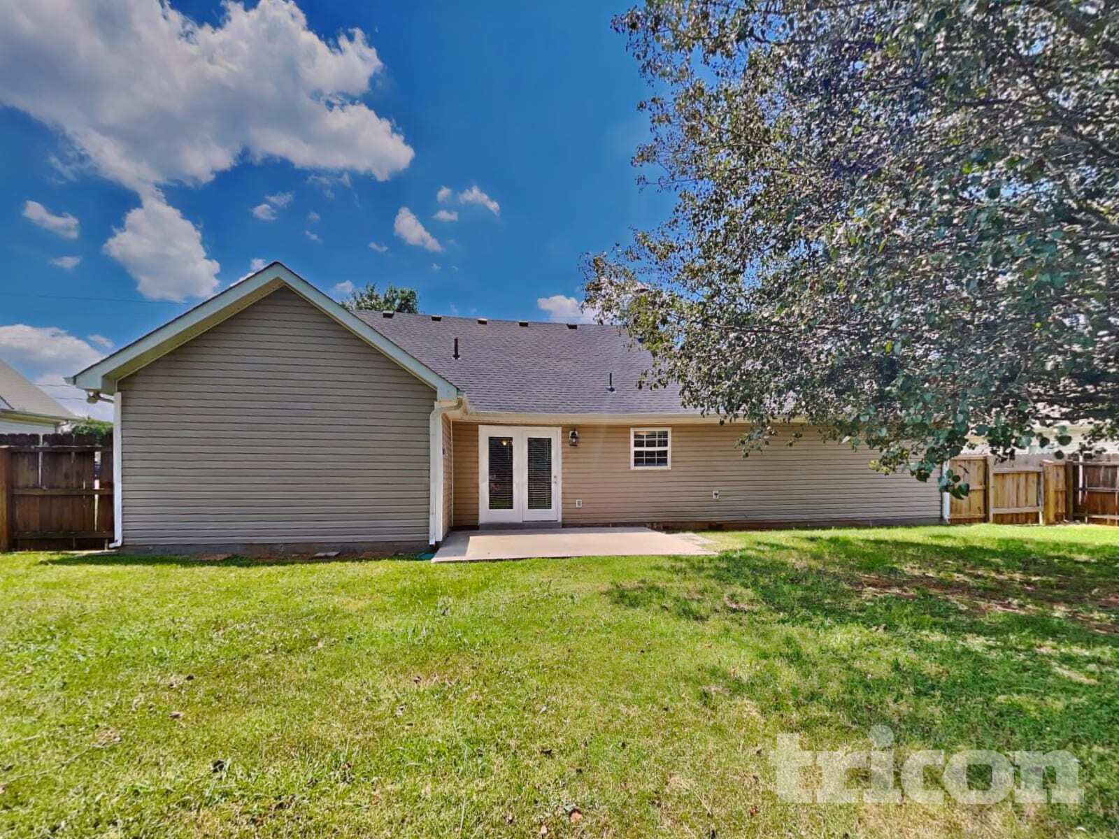 Building Photo - 2121 Montgomery Ln