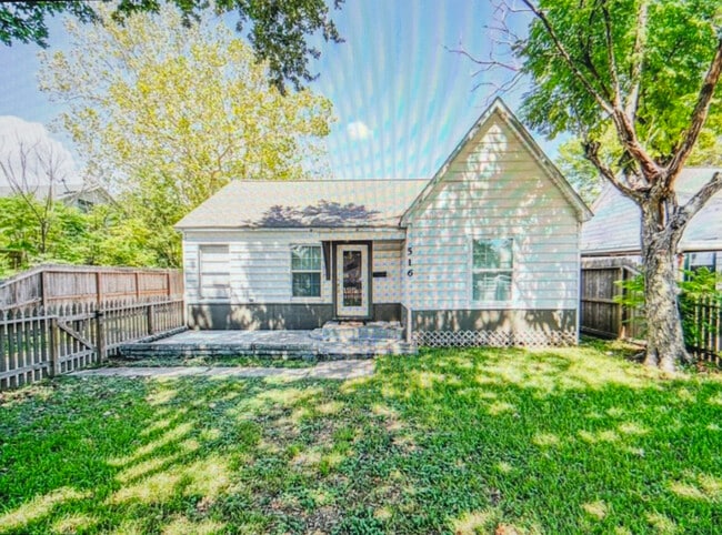 Primary Photo - 516 Scott St
