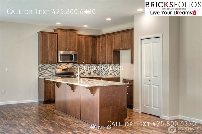 Building Photo - Your Puyallup Dream Home is Here – Open Layout, amazing Kitchen & More