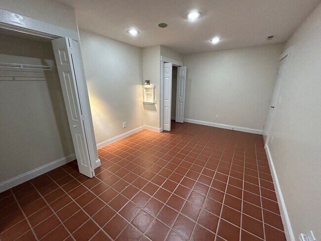 Building Photo - Central AVL - Custom Built, Made for Enter...