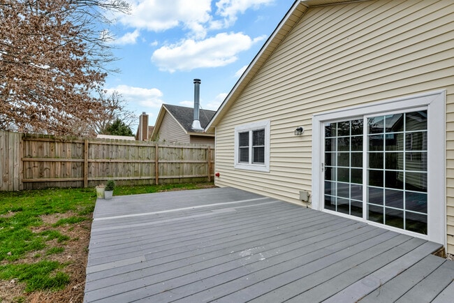 Building Photo - 1400 Riverside Dr