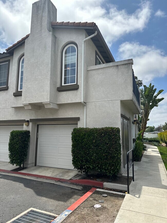 Building Photo - 310 Sunset Way