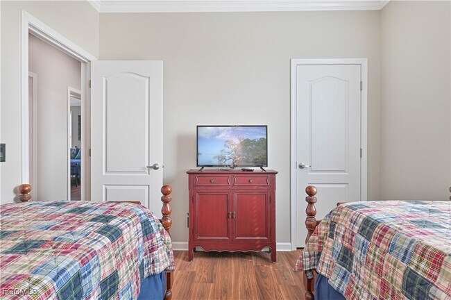 Building Photo - 3524 Fifth Ave