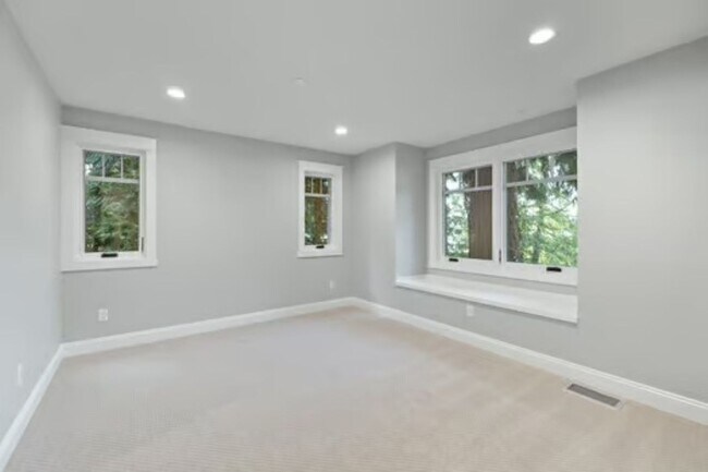 Building Photo - 3Bd/3.5Ba Kirkland Home