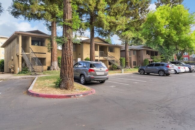 Building Photo - $200 Off First Months Rent! Flexible Lease...