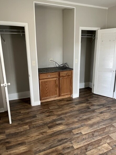 Building Photo - 6681 Ridgeville St