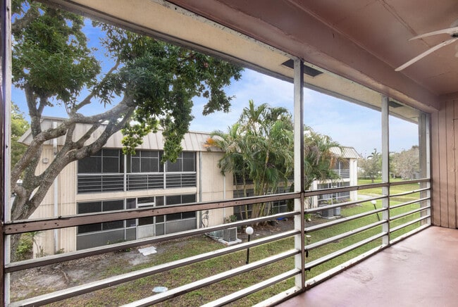 Building Photo - 10821 N Military Trl