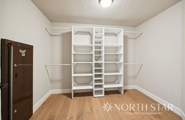 Building Photo - Westlake Traditional with Private, Level B...