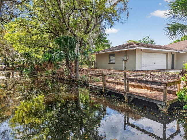 Building Photo - Fully Renovated Canal-Front Home on the Harris Chain of Lakes!