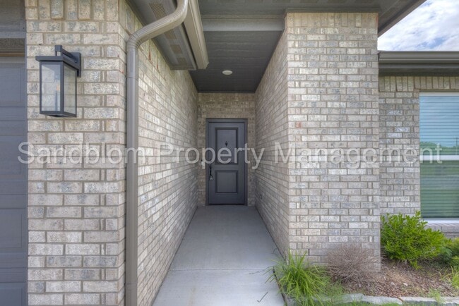Building Photo - For Lease | East Tulsa - BA Schools | $189...