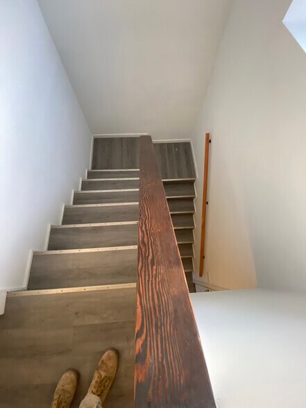 Building Photo - 1004 Kurze Ave