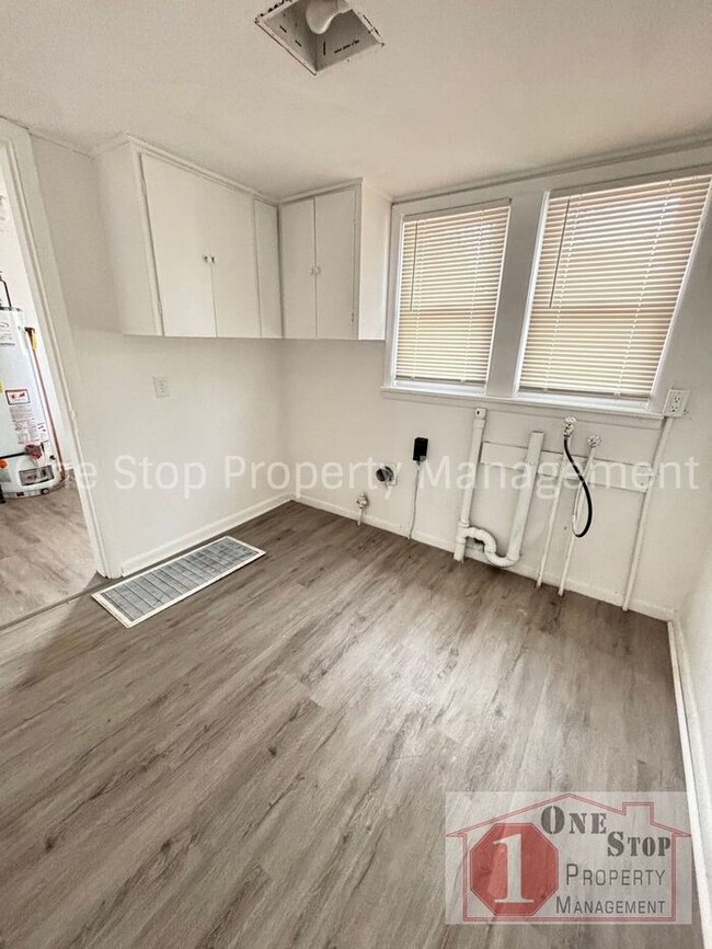 Building Photo - Charming 2 Bedroom, 1 Bathroom house in In...