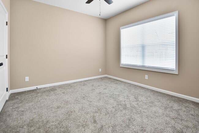 Building Photo - Pet Friendly Four Bedroom!
