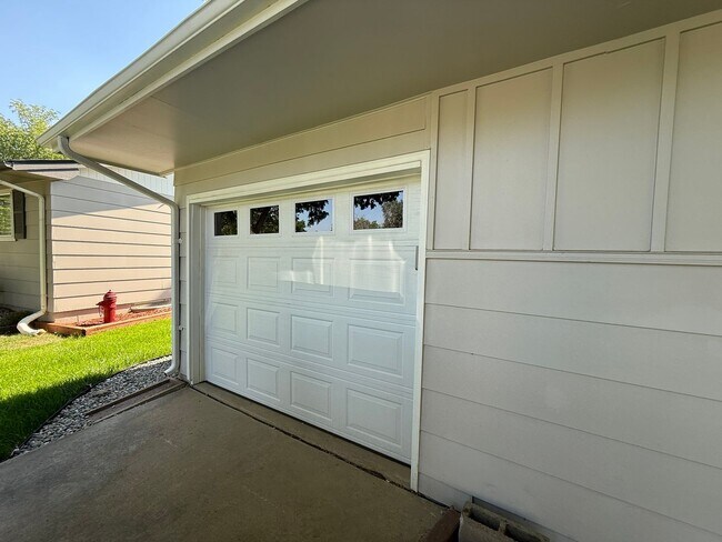 Building Photo - Coming Soon! 5 Bedrooms, 2 Bathrooms, and ...