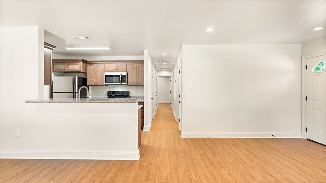 Building Photo - 41310 Brown Rd