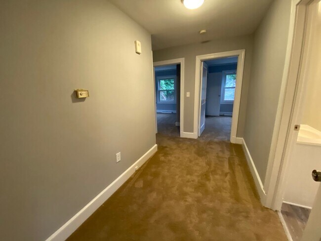 Building Photo - 3 Bedroom 1 bath in Burlington, COMING SOON!