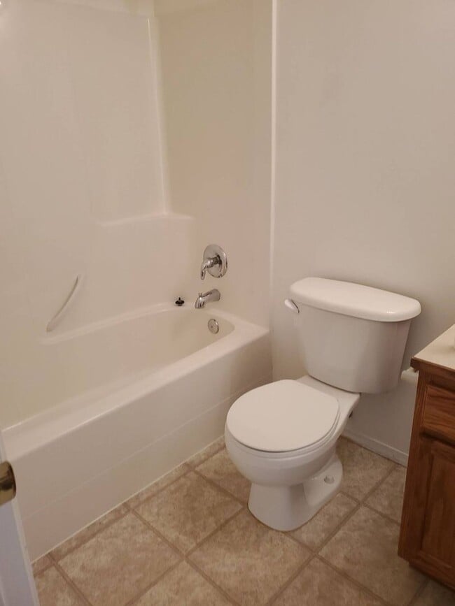 Building Photo - April Rent FREE - Double Car Garage & Fenced Yard