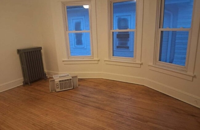 Building Photo - 247 N Main St