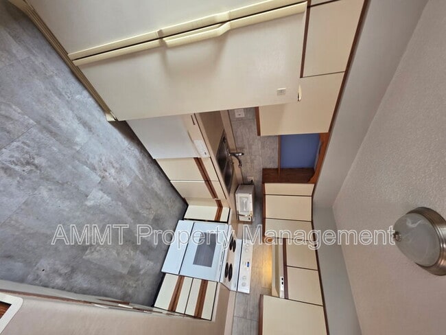 Building Photo - JR Real Estate: 848 Dover Street