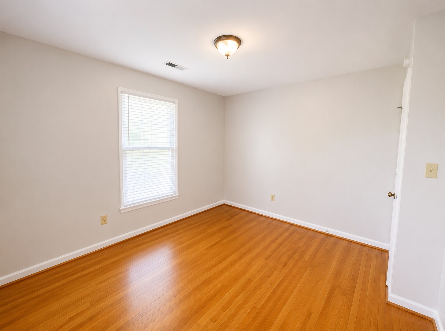 2nd bedroom - 303 Rutherford Ave NW