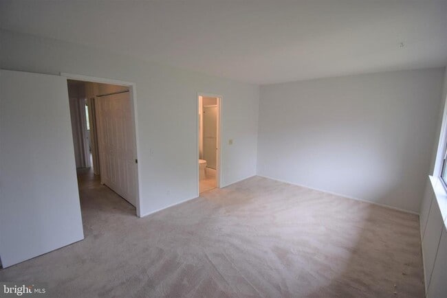 Building Photo - 2507 Glengyle Dr