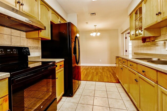 Building Photo - 9894 110th Ln N