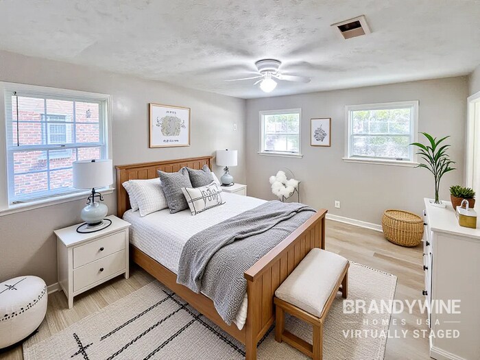 Building Photo - 6230 Cedar Wood Dr