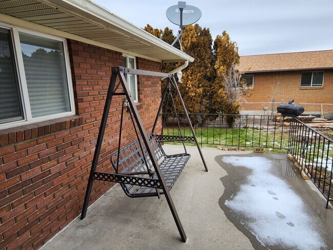 Building Photo - Great 4 Bd 2 Ba Home in Taylorsville