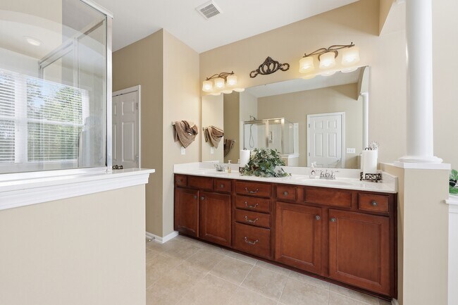 Building Photo - 4008 La Crema Dr