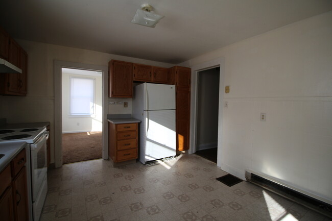 Building Photo - 316 Maple St