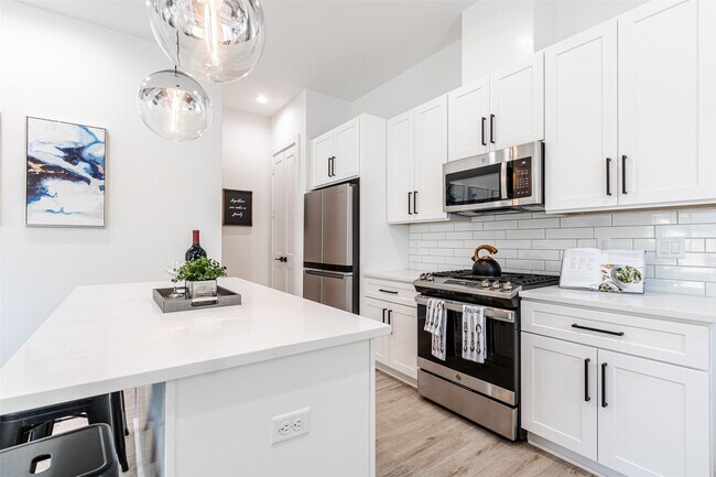 Building Photo - 6814 Burkett St.