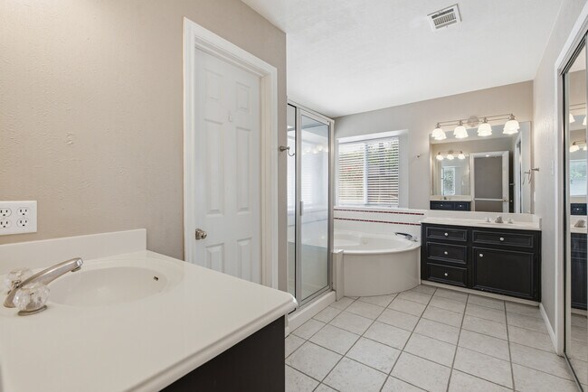 Building Photo - 905 Winged Foot Dr