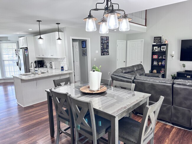 Building Photo - 304 Chisholm Trail