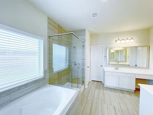 Building Photo - 4403 Silvergrass Ln