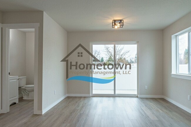 Building Photo - 3 Bedroom Home with 1.5 Bathrooms and an A...