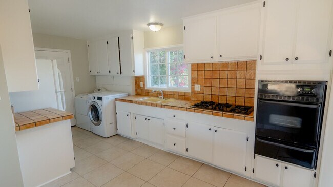 Building Photo - COMING SOON! Single Story 4 Bedroom Home for Rent in Woodland Hills!