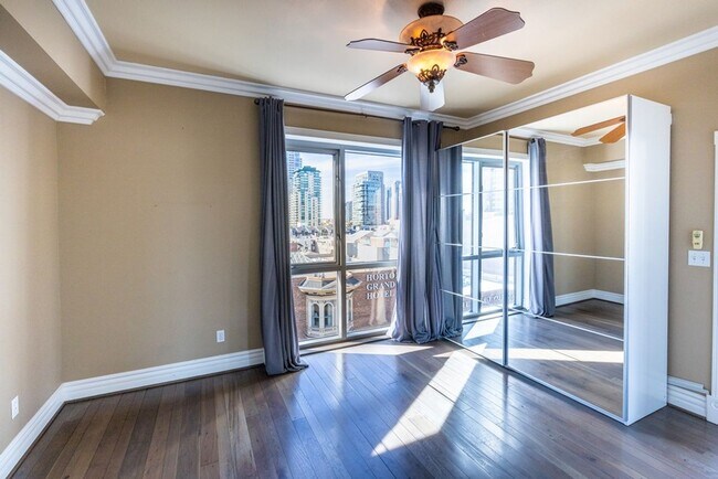 Building Photo - Gaslamp City Square Condo  2 bed 2 bath, top floor, corner unit VIEWS