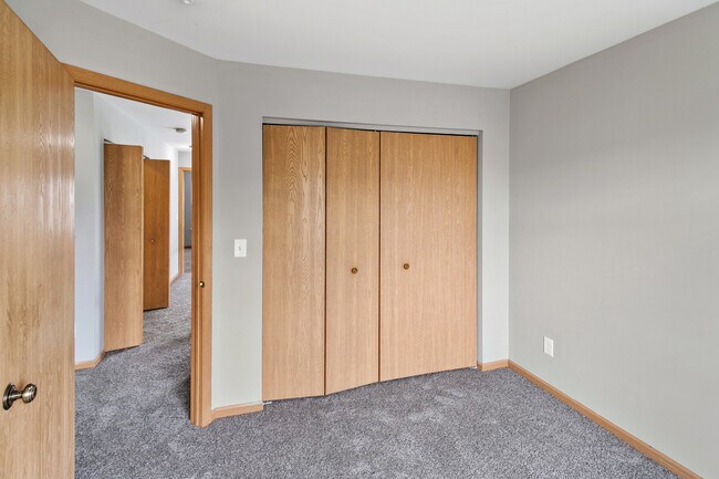 Building Photo - 678 Zachary Dr