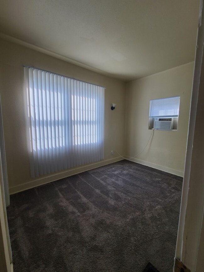 Building Photo - 38 E Beardsley Ave