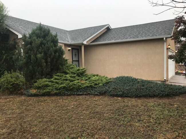 Building Photo - 3 bed, 2 bath with A/C in Fountain Mesa Heights - Available Now! MileStone Real Estate Services