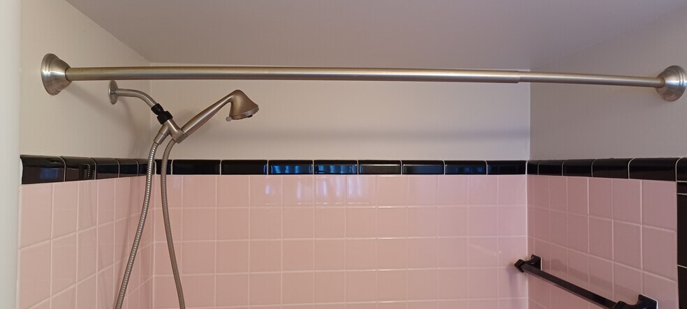 Building Photo - 284 North Ave