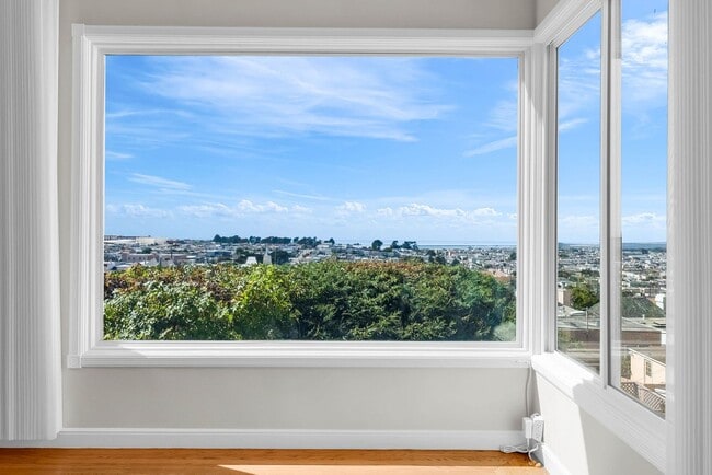 Building Photo - Gorgeous Golden Gate Heights home with gar...