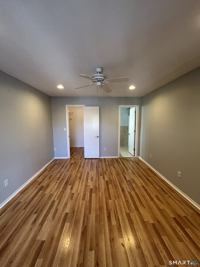 Building Photo - 90 Little Oak Ln